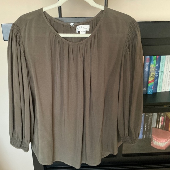 VELVET BY GRAHAM AND SPENCER LAURANN BLOUSE SIZE LARGE - Picture 1 of 5